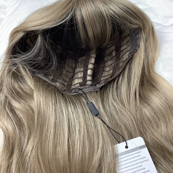 NEW Beautiful Golden Beige Wig - Picture 12 of 13